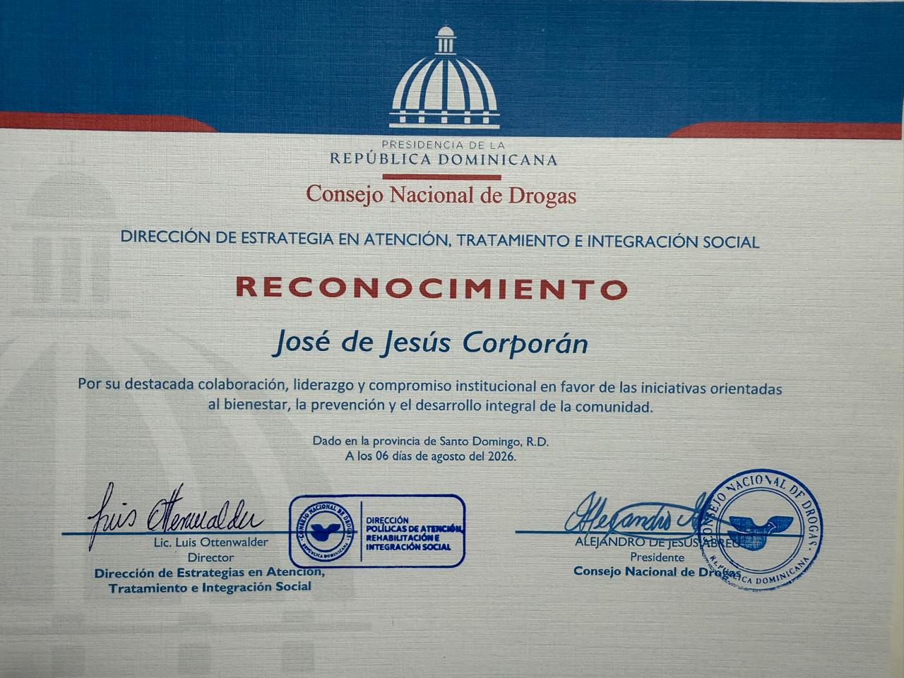 Diploma de reconocimiento al director Jose de Jesus Corporan Clase